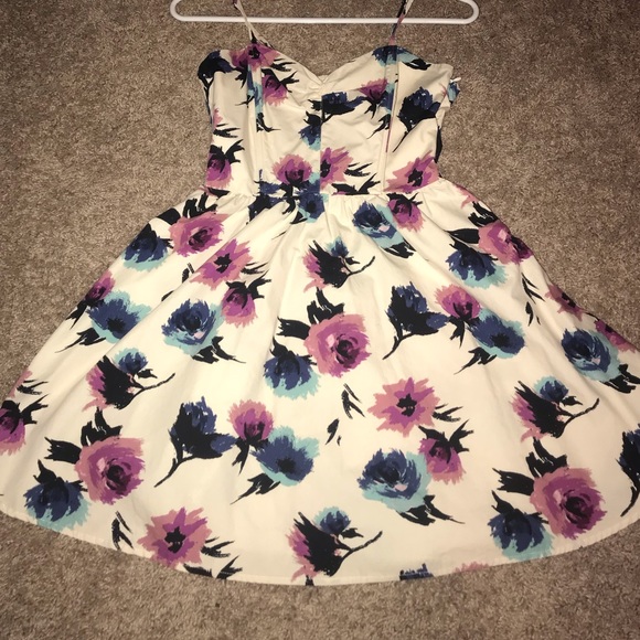 🌸FOREVER 21 DRESS🌸 - Picture 2 of 5